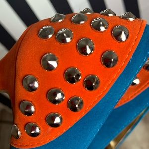 Women’s Orange and blue heels Size 7